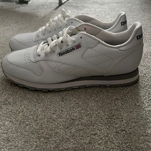 Men’s classic Reebok never worn size 12!